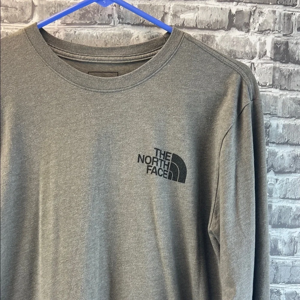 The North Face Men's Charcoal Long Sleeve Tee‎